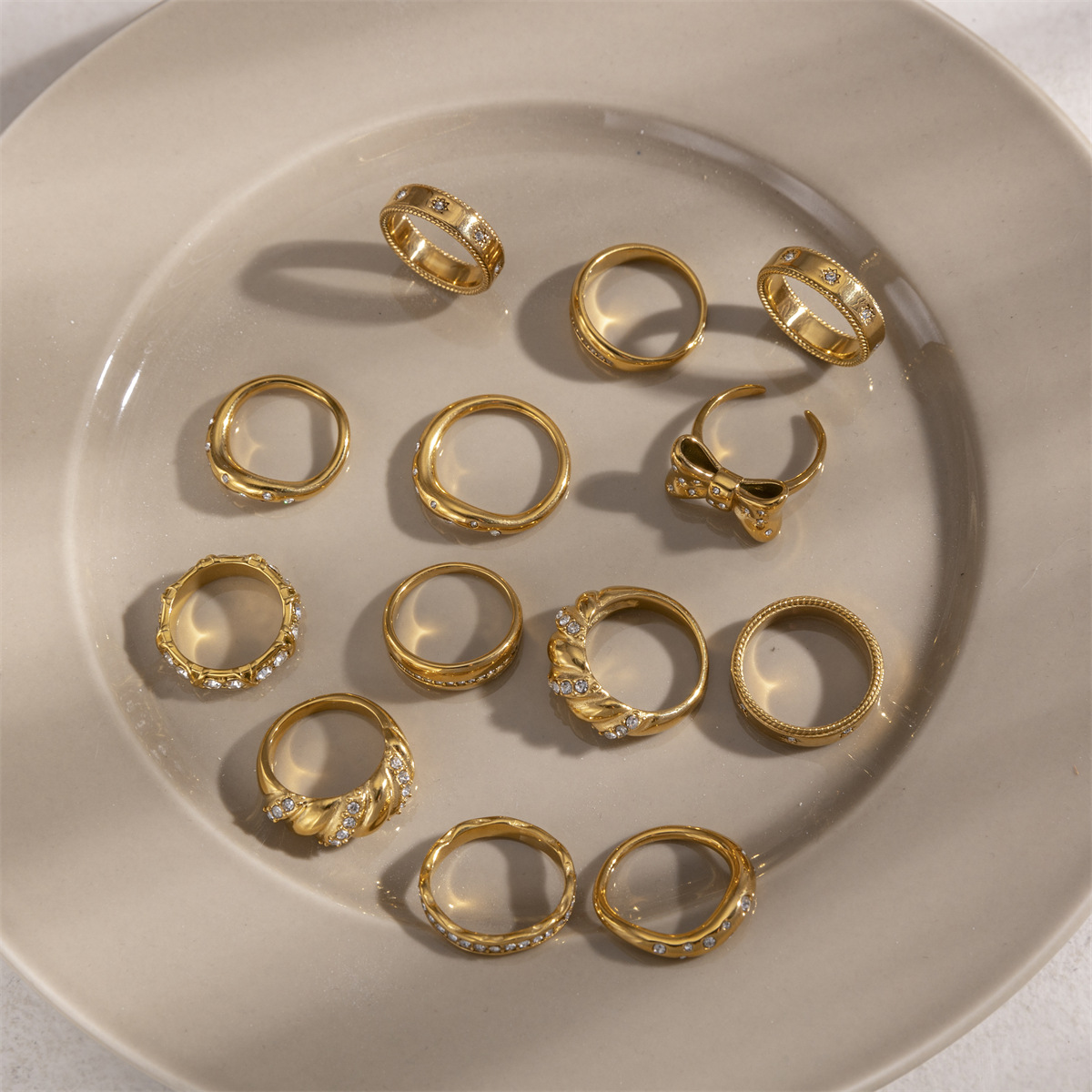 Anillo de acero inoxidable europeo y americano de Tena, diseño de nicho femenino, anillo de acero de titanio con incrustaciones de todo fósforo, joyería de explosión transfronteriza