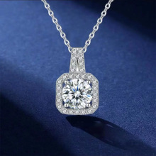 s925纯银项链女一克拉莫桑石方包时尚吊坠轻奢感外贸直播货源代发