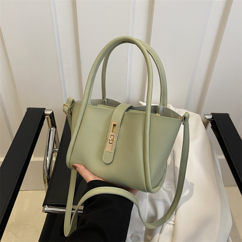 Textura de transporte simple bolso de moda coreano 2024 primavera nuevo estilo versátil in texturas mochila
