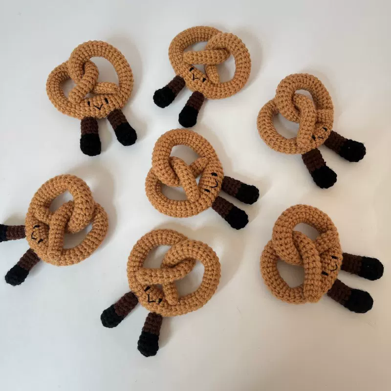 毛线手工编织面包玩偶钩织玩偶成品钥匙扣摆件跨境卡通玩偶批发