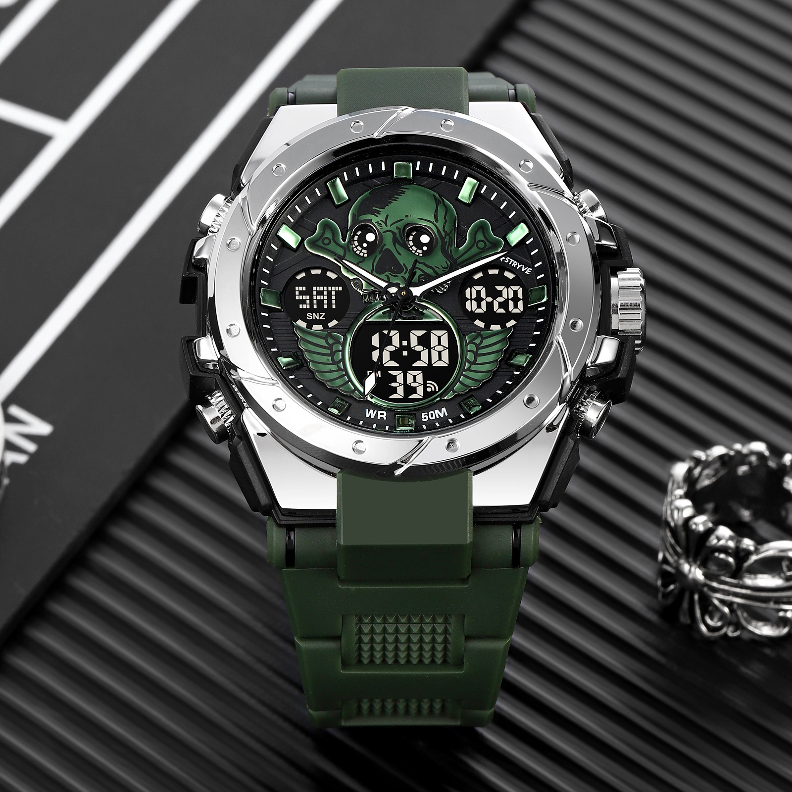 STRYVE reloj deportivo de los hombres de moda cráneo luminoso reloj electrónico impermeable reloj estudiante multifuncional 8008