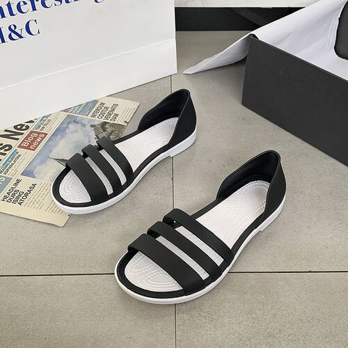 Flat sandals 2025 summer new versatile waterproof Korean style anti-slip waterproof women's sandals for beach by the sea