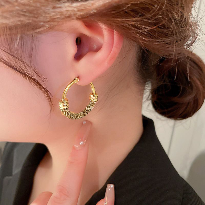 Europa y los Estados Unidos transfronterizos de diseño de moda de aretes de estilo creativo personalidad femenina no se desvanecen joyas de orejas simples