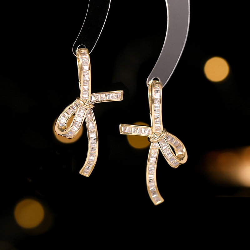 Small design square earrings