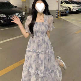 大码法式温柔风方领连衣裙女夏季新款气质收腰蛋糕裙长款碎花裙子