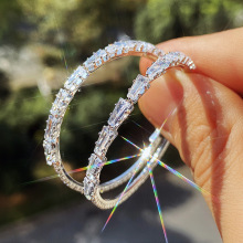 925�y��ʯ��Ȧ�W�����|�߼��НM荴�AȦ���hŮ�䵭�L�W�t����