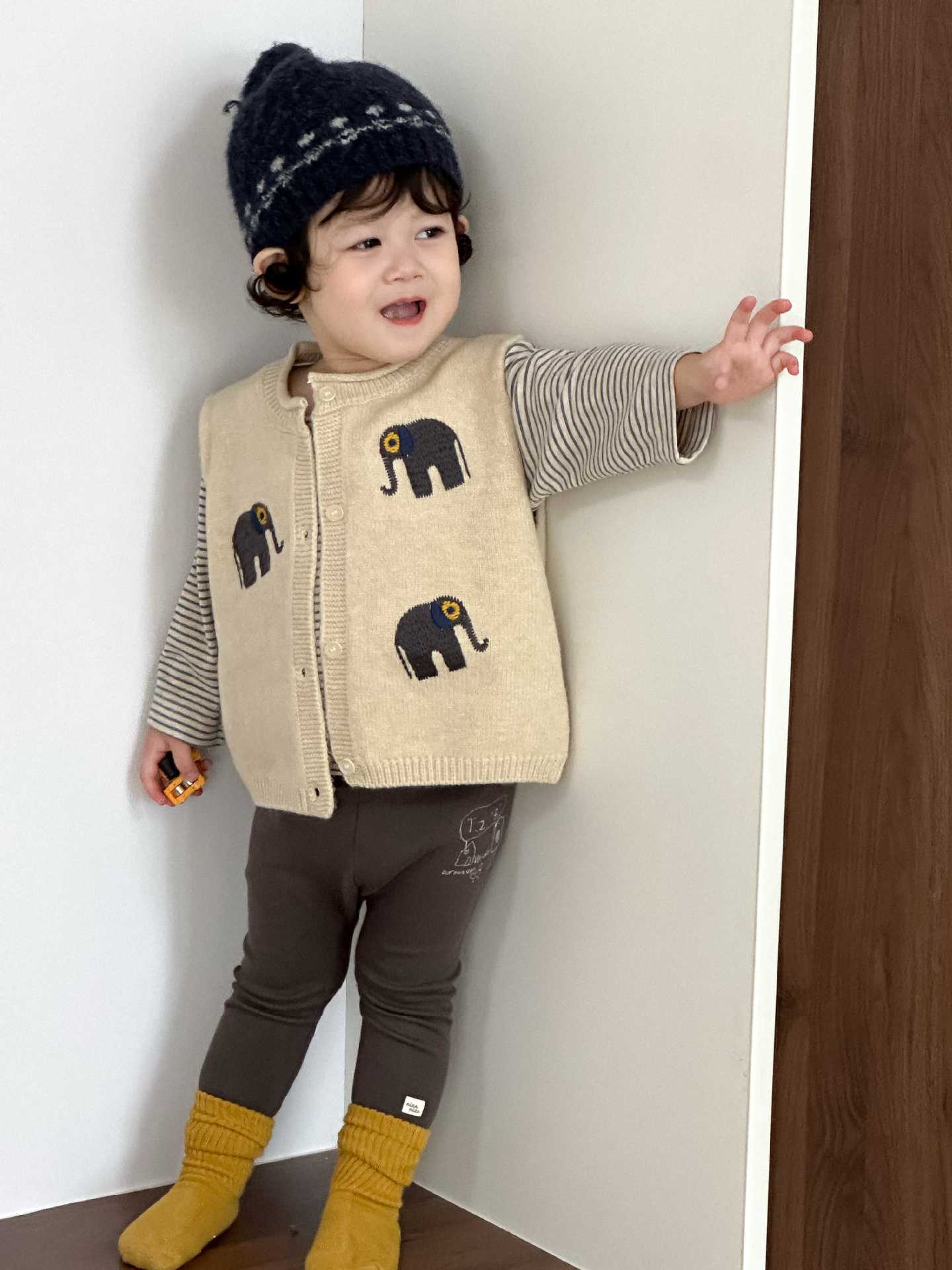 Children's demi-season vest