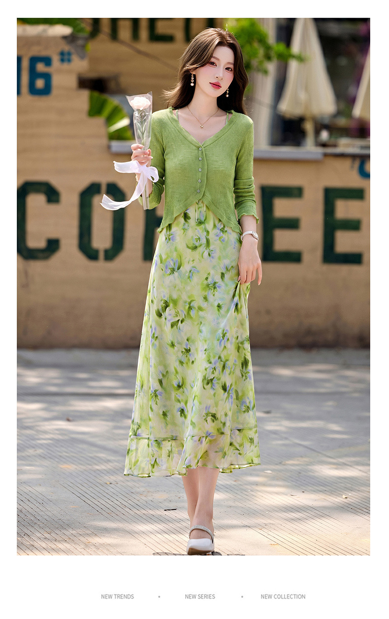 Bộ váy hai dây kèm áo khoác cardigan họa tiết hoa nhí dáng chữ A — Màu hồng, xanh lá cây chi tiết 18