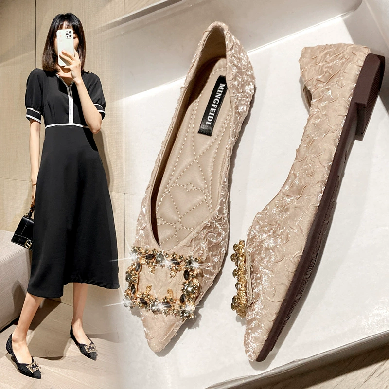 Туфли с мелким ртом, женские осенние новые модные туфли в Корейском стиле с плоской заостренной головкой и квадратной пряжкой со стразами, дышащие ленивые туфли с мягкой подошвой