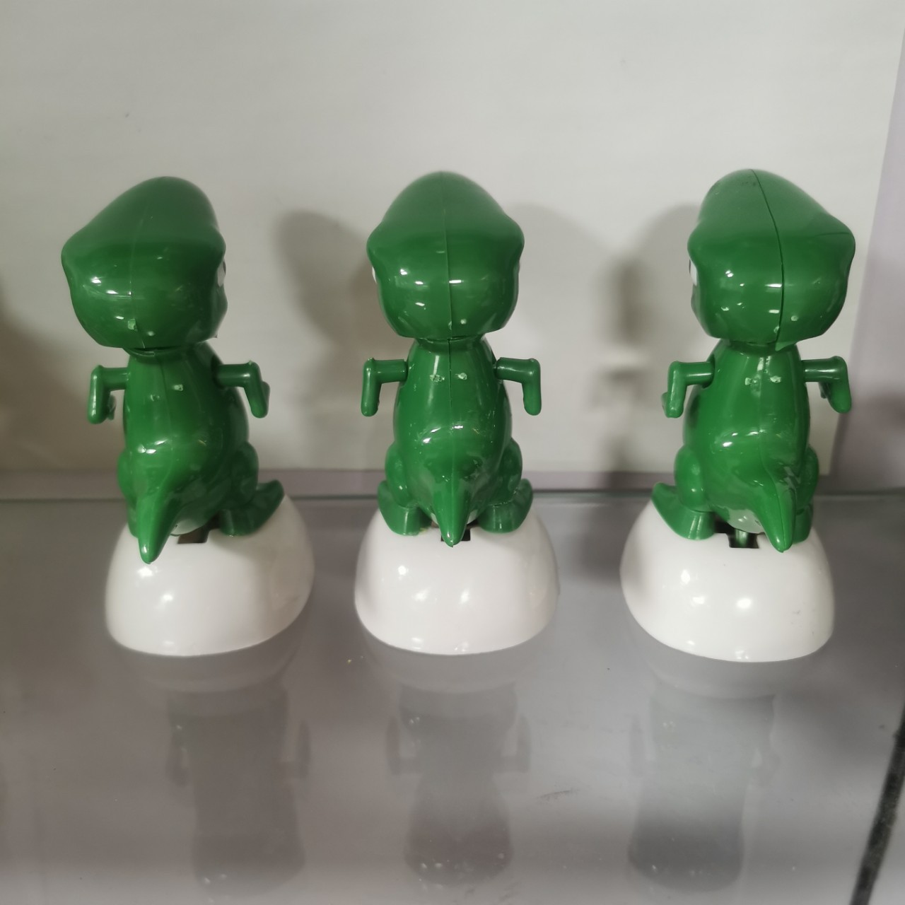 Factory supply creative new solar Apple flower car interior decoration toy solar doll dinosaur