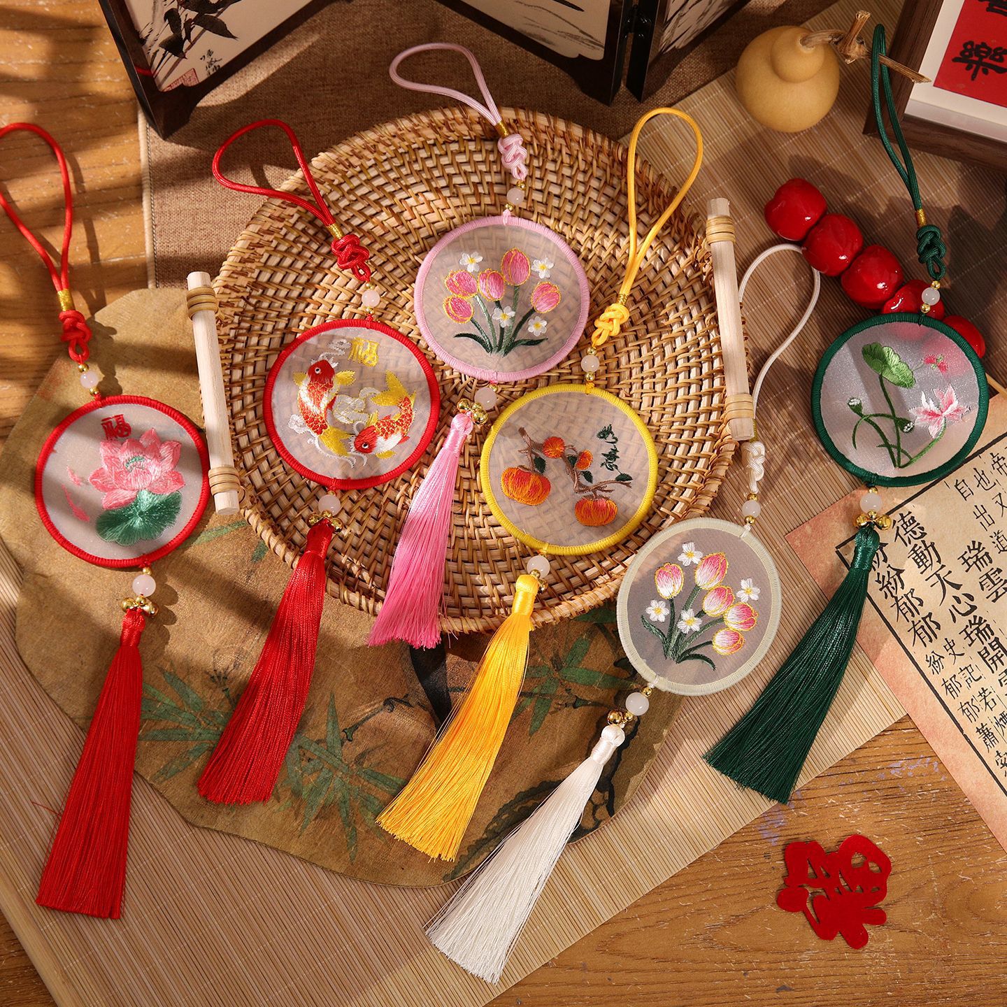2026 Año del Caballo Fan bordado a mano colgante bordado accesorios de barril de flores de Año Nuevo decoración de regalo de Año Nuevo