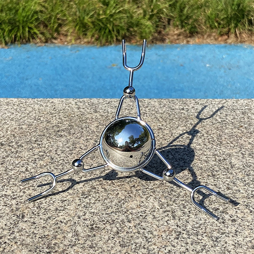 H313 Three-person Little Iron Man Ornaments New Balance Pendulum Flying Dynamic Balancer Iron Crafts Desktop Ornaments