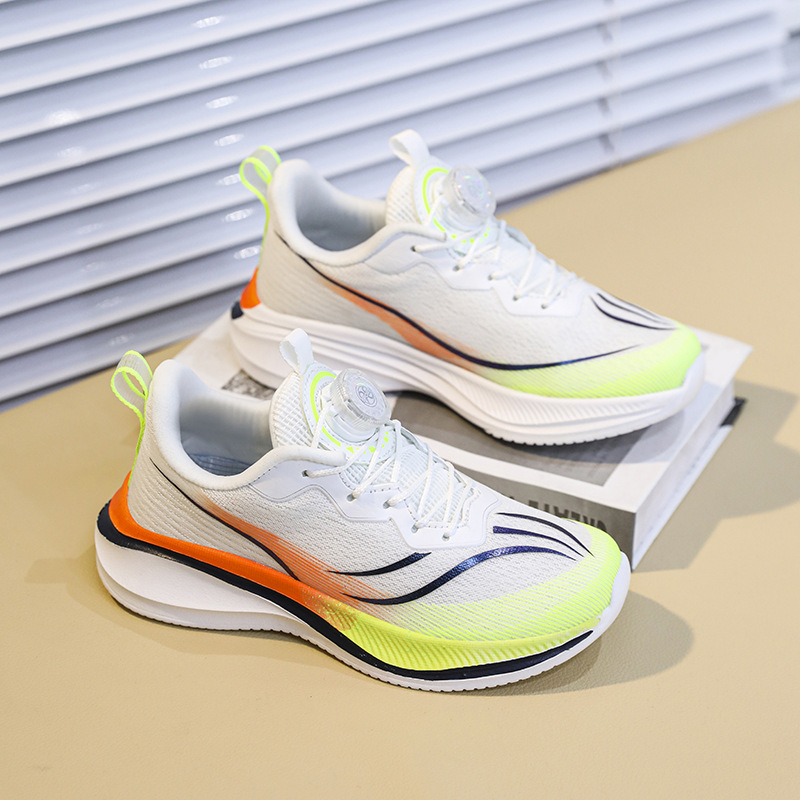 Zapatos para correr ligeros para niños Moda transfronteriza Casual Nuevo estilo de malla para niños medianos y grandes Botones giratorios Red Rabbit Casual Boys