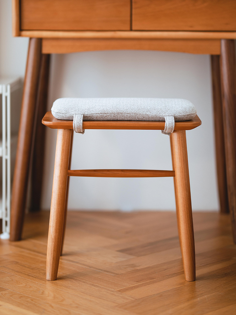 가정용 단단한 나무 작은 의자 북유럽 체리 나무 신발 변경 의자 메이크업 의자 로그 긴 벤치 엘사 작은 의자