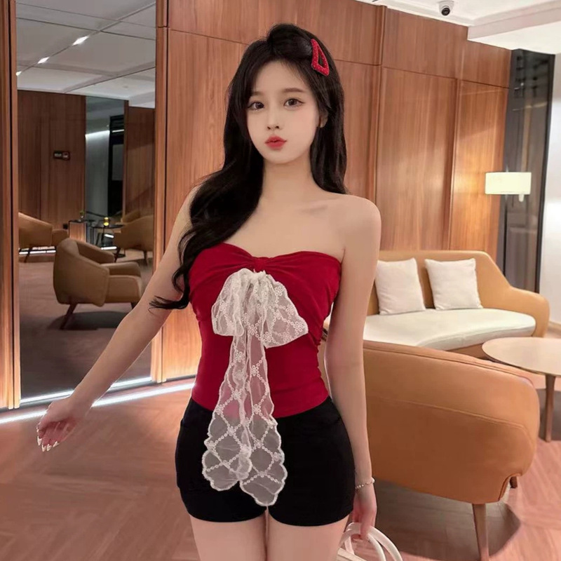 Bow-tie versatile outfit in sexy and pure desire style, lace patchwork camisole, strapless top, high-end elegance, waist-slimming effect Bow-tie versatile outfit in sexy and pure desire style, lace patchwork camisole, strapless top, high-end elegance, waist-slimming effect