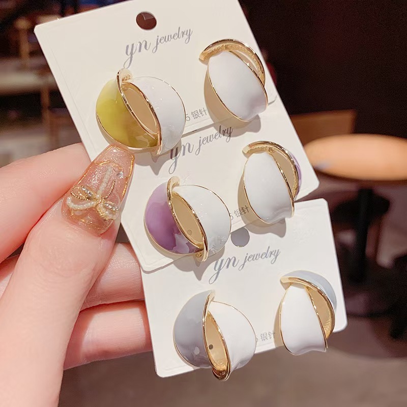 Geometric three dimensional fashionable elegant earrings