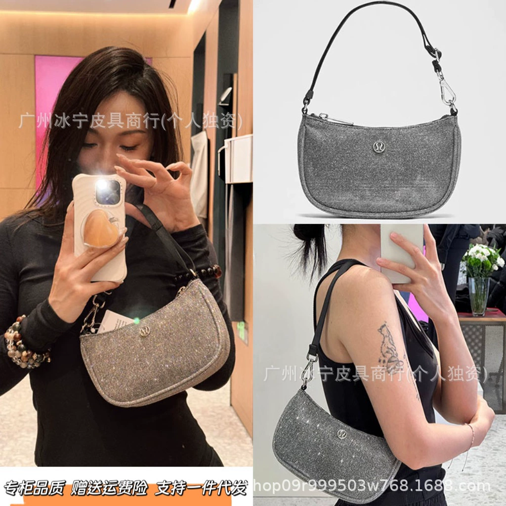 Лулу Сити Essentials ПлечоПодмышка сумка плечевая сумка 1L Сердечный мешок маленькая сумка тренд