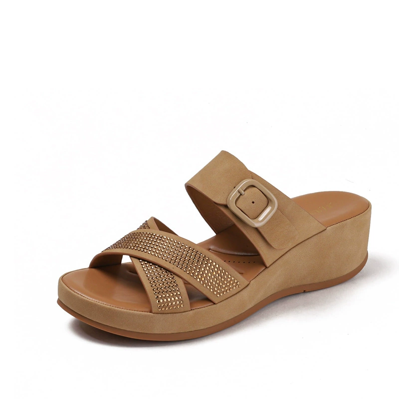 Slippers platform, non-slip footwear, fashionable slide for leisure, boho style, for import, soft sole