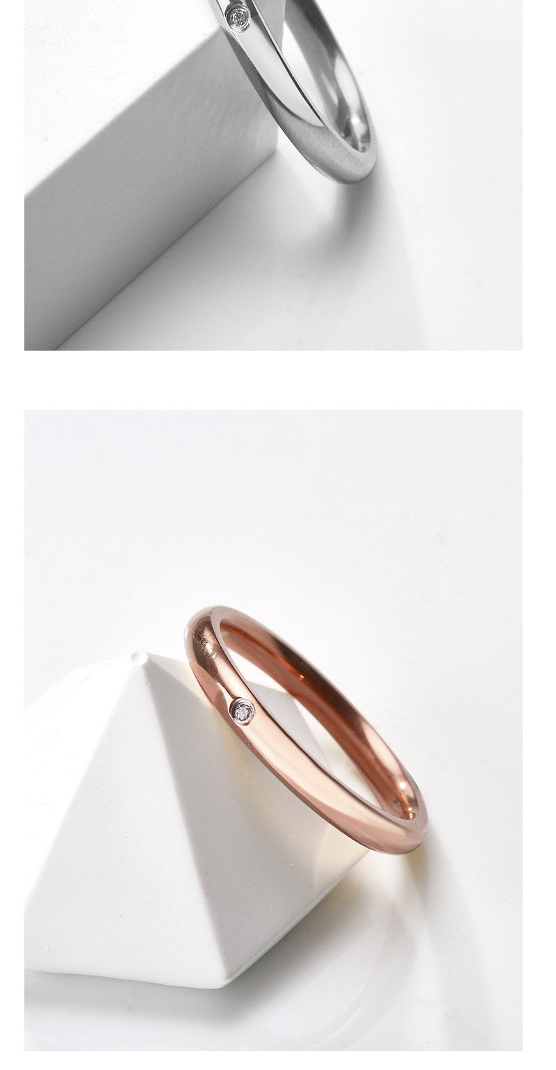 Minimalistischer Ring Mit Einem Diamanten Aus Titanstahl Rund_voghion.com