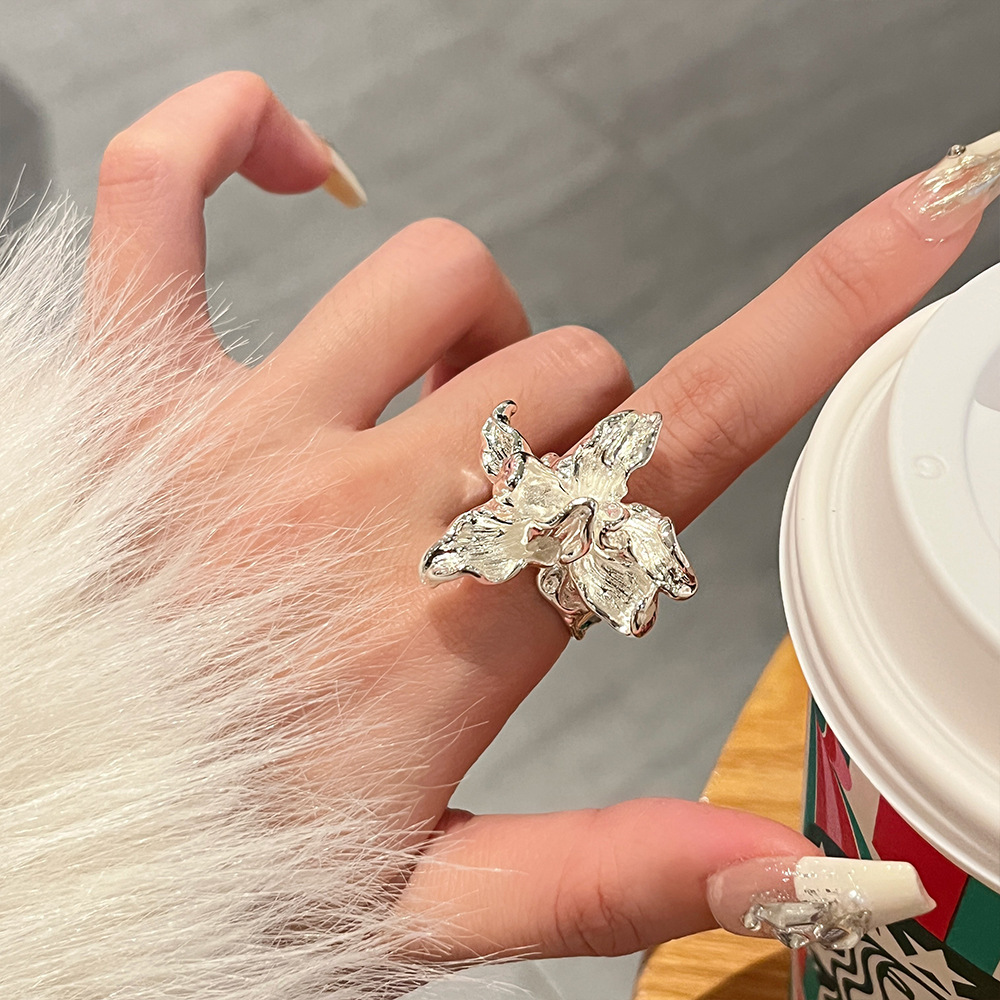 Vintage Chinese Style Silver Ring With White Iris For Women_voghion.com