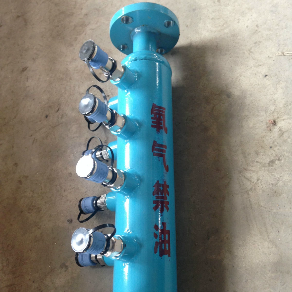 Поставка распределительного пакета смешанного газа, кислорода, ацетилена, углекислого газа 6, 8 головок, 10 шарниров двухстороннего газового пакета.