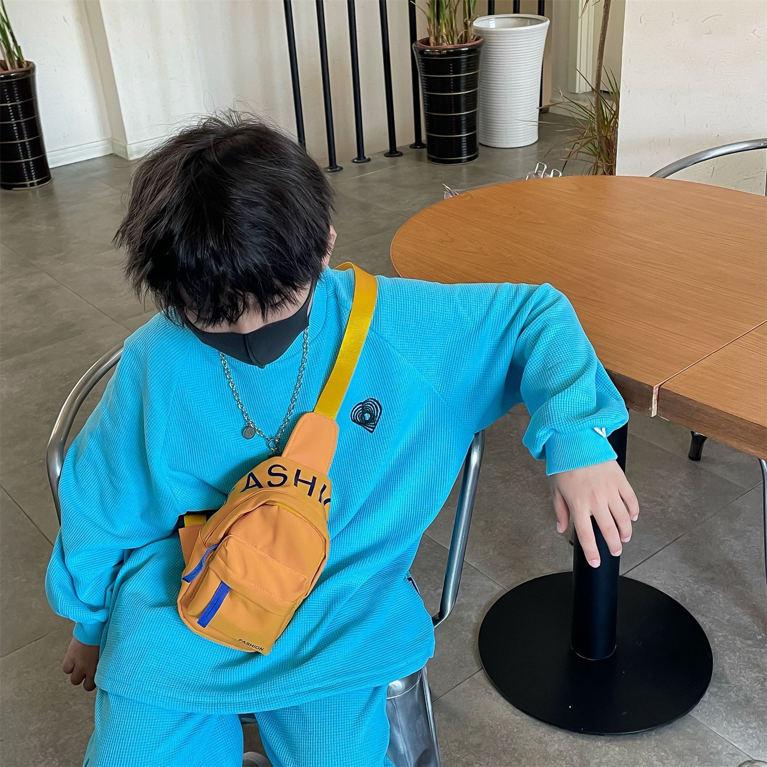 INS Nuevo niño guapo mensajero bolsa deportes moda lienzo carta niños pecho bolsa teléfono móvil niños y niñas bolsa