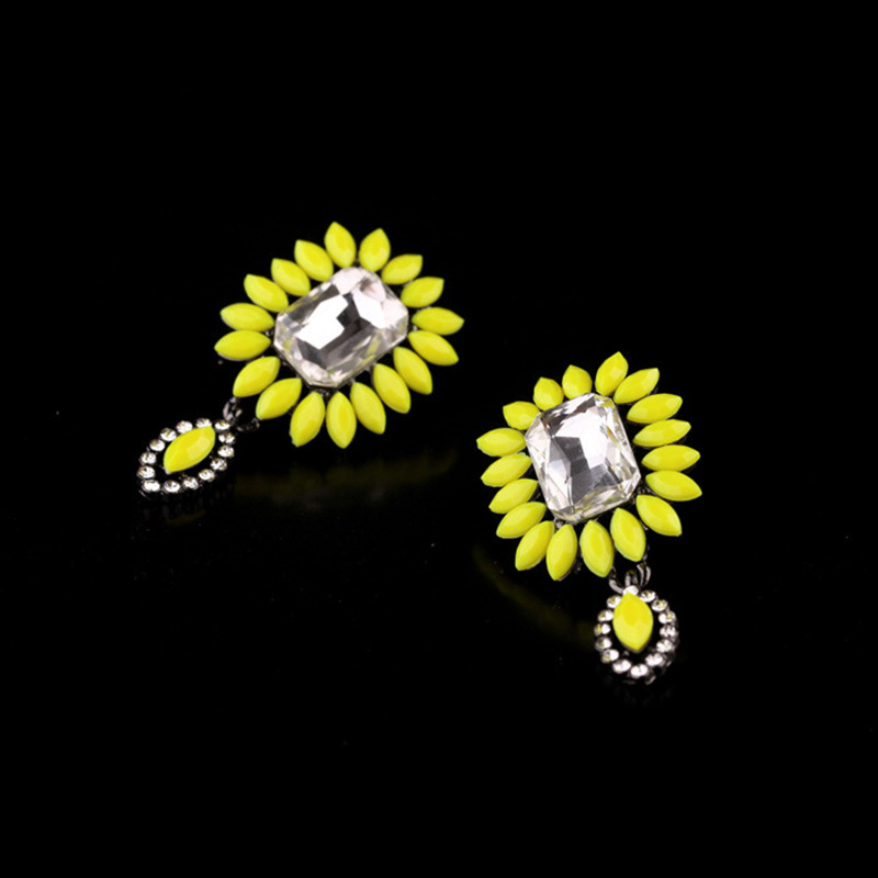 Fashion Korea Creative Fluorescent Flower Inlaid Rhinestone Earrings Wholesale Nihaojewelry display picture 4