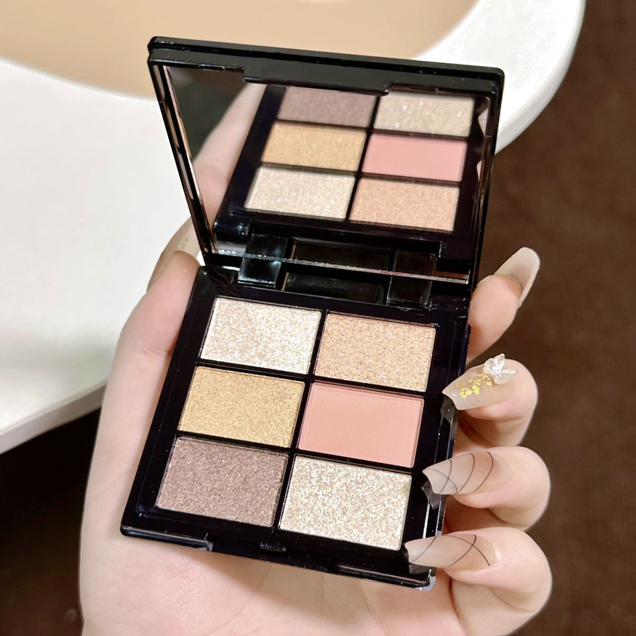 Série exclusive ErshiQI Dry Landscape, fard à paupières intégré à flash fin haute luminosité, réparation spéciale du visage Ins_voghion.com