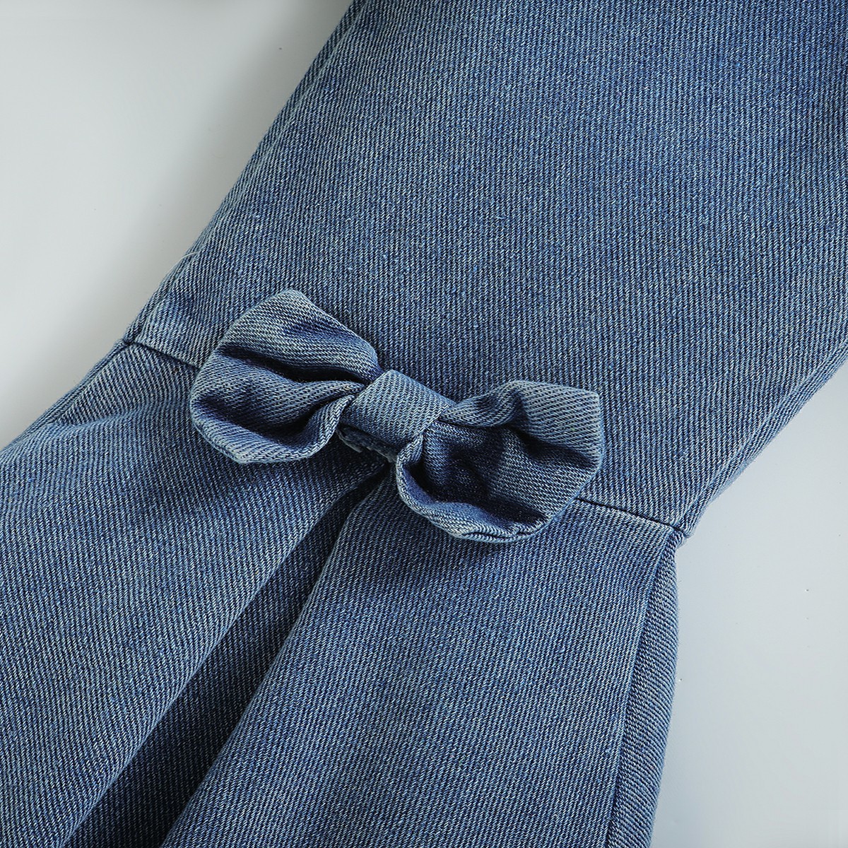 Simple Style Solid Color Bowknot Denim Girls Clothing Sets display picture 3