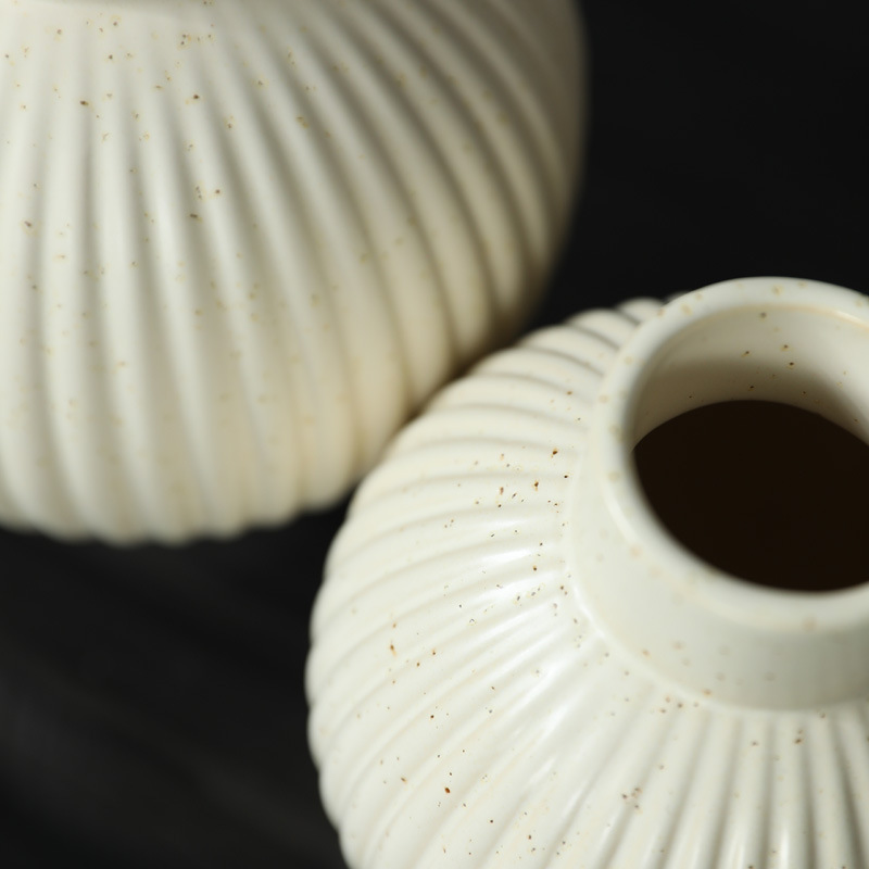 Decoraciones de jarrón de cerámica de estilo crema vintage, sala de estar moderna, minimalista creativa, arreglos florales secos, decoraciones suaves de escritorio