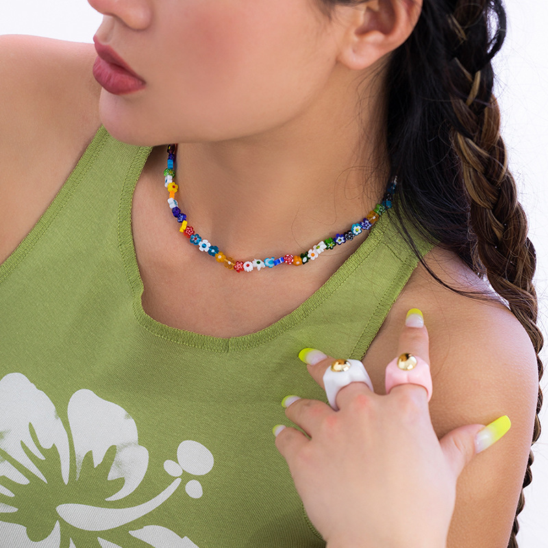 Fashion Colorful Glass Daisy Retro Flower Beaded Necklace display picture 2