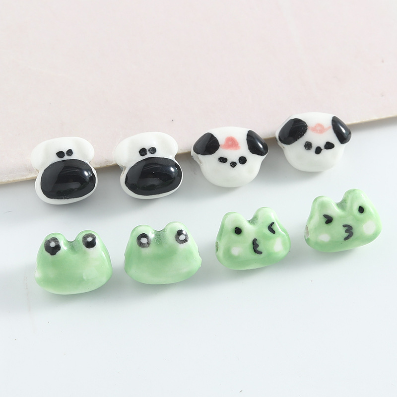 만화 손으로 그린 세라믹 비즈 강아지 개구리 페인트 가로 구멍 비즈 diy 수제 재료 작은 보석 세라믹 비즈