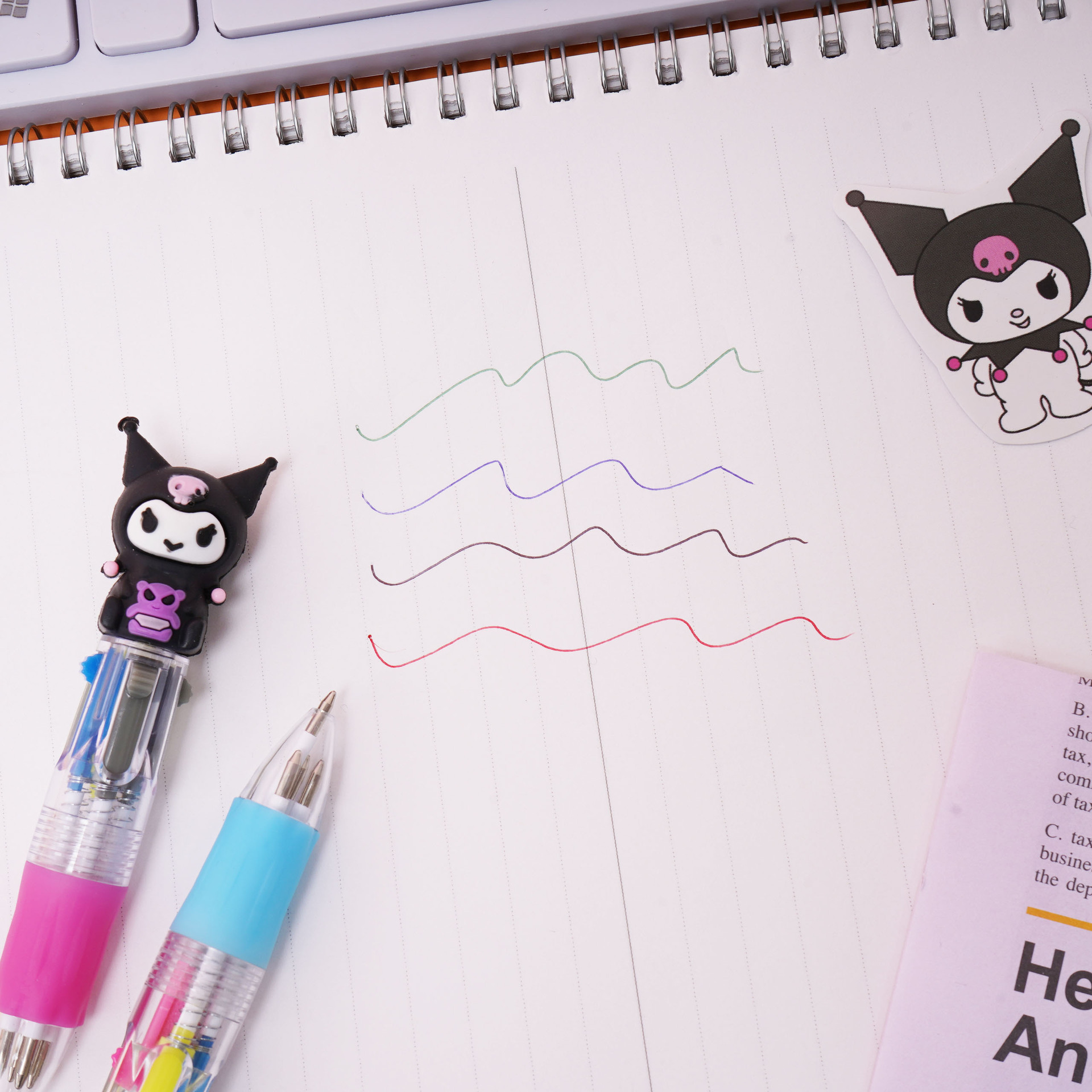 SX - 4SYZB Sanrio familia encantadora bolígrafo de cuatro colores dibujos animados estilo mini bolígrafo de prensa para estudiantes papelería