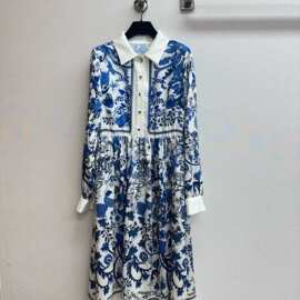 25早春年新年限定系列复古天青色花卉图案配青花瓷格调龙纹连衣裙