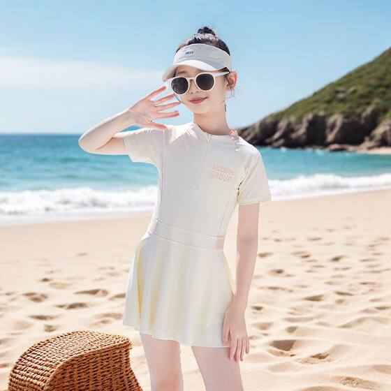 Children's Swimwear Girls' 2025 New Style Conservative Conjoined Big Kids Professional Training Girls' Swimwear