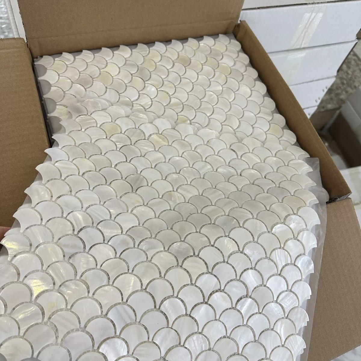 Прямые продажи с фабрики: плитка для ванной комнаты в форме рыбьей чешуи, веерообразная, белая, для декоративной отделки стен