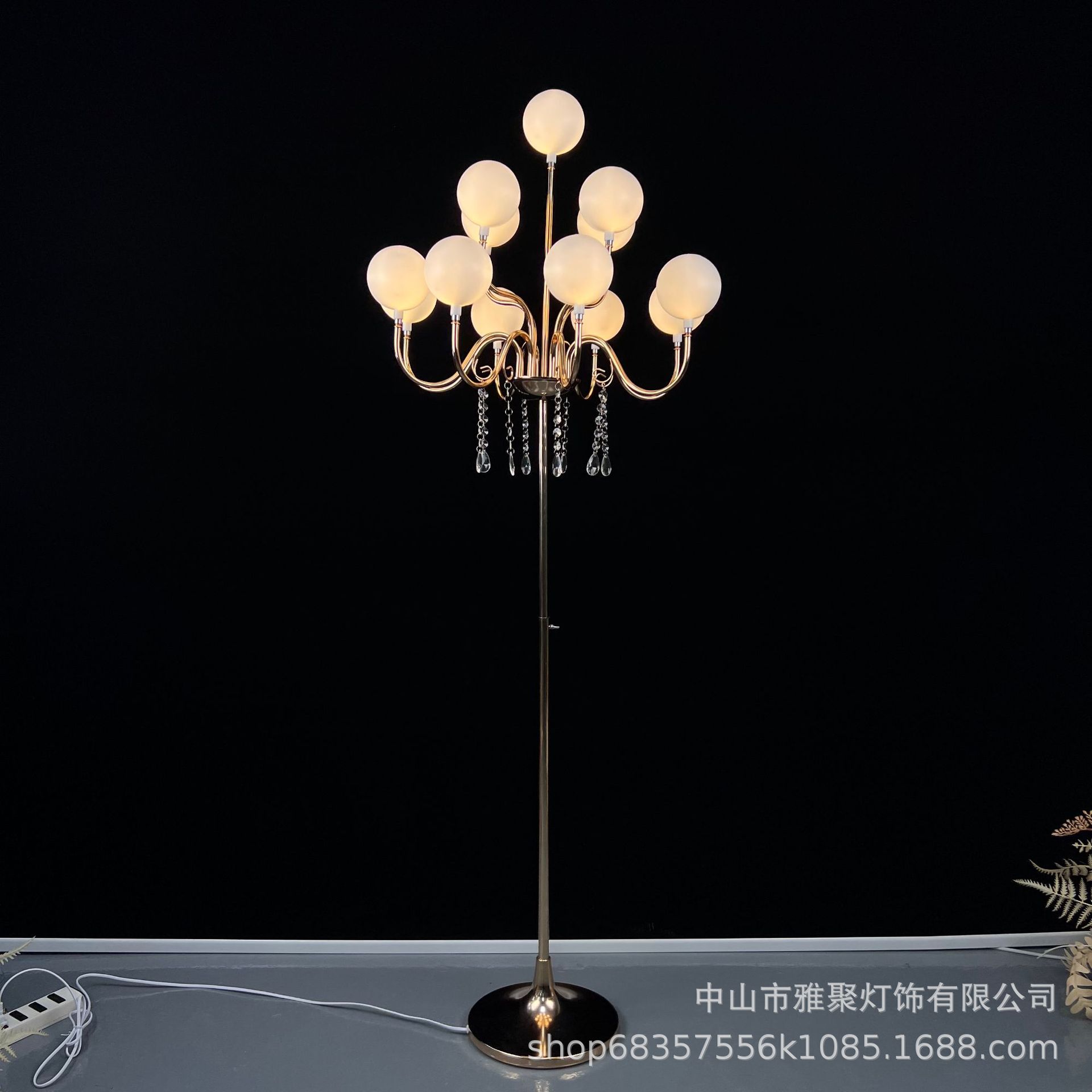 Lámpara de guía de bodas, lámpara de decoración de bodas, decoración de escenario, hierro forjado galvanizado, burbuja de bola blanca, guía de manzana.