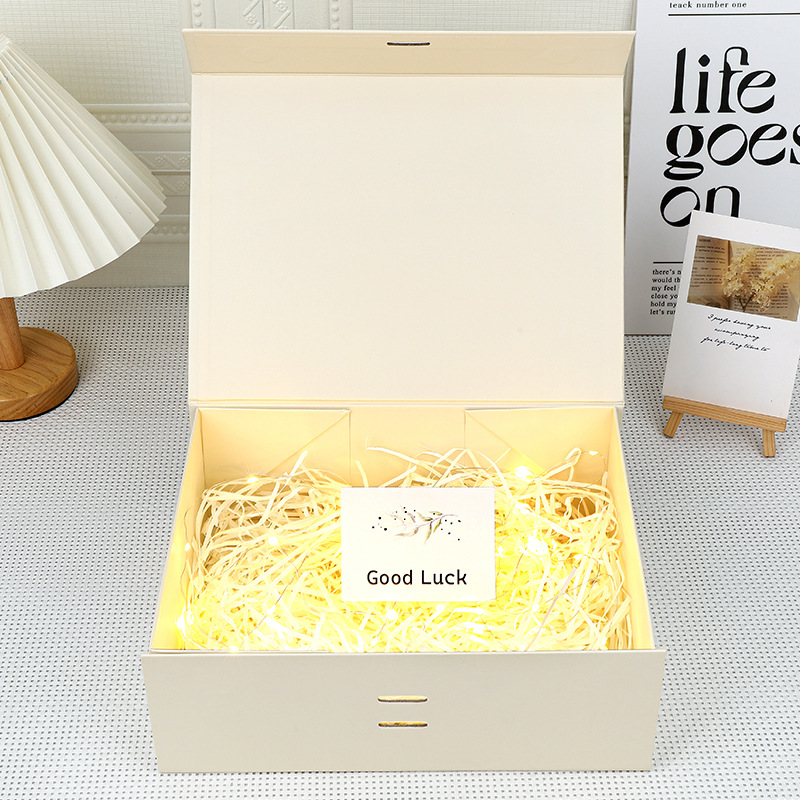 Caja de regalo plegable de absorción magnética simple caja de embalaje de perfumes cosméticos caja de cartón de boda una pieza plegable caja de regalo