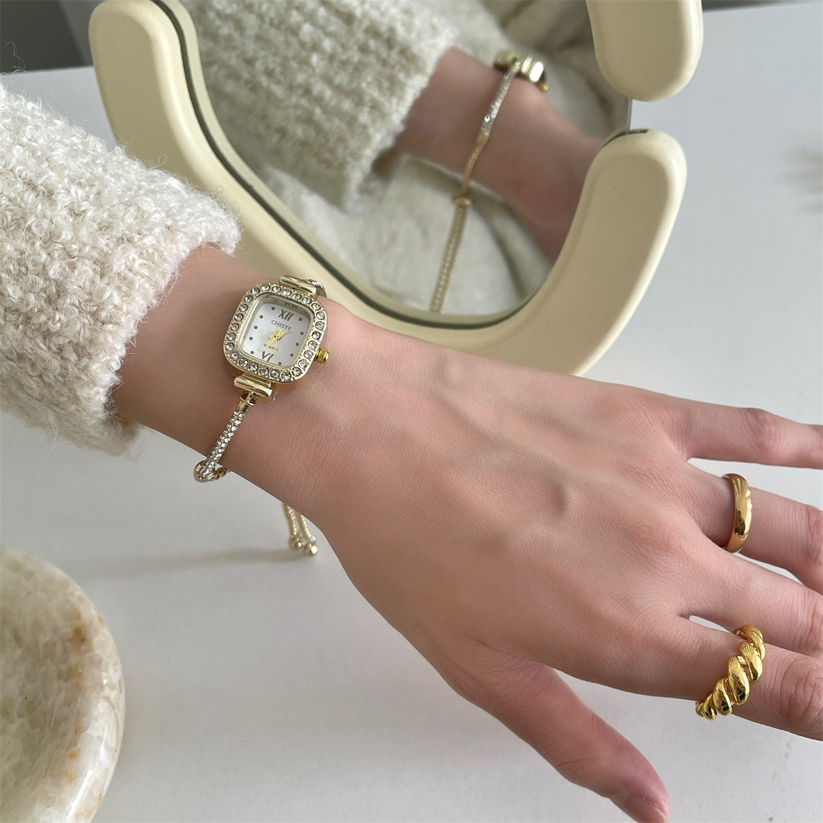 Classic Style Commute Solid Color Jewelry Buckle Quartz Watch display picture 12