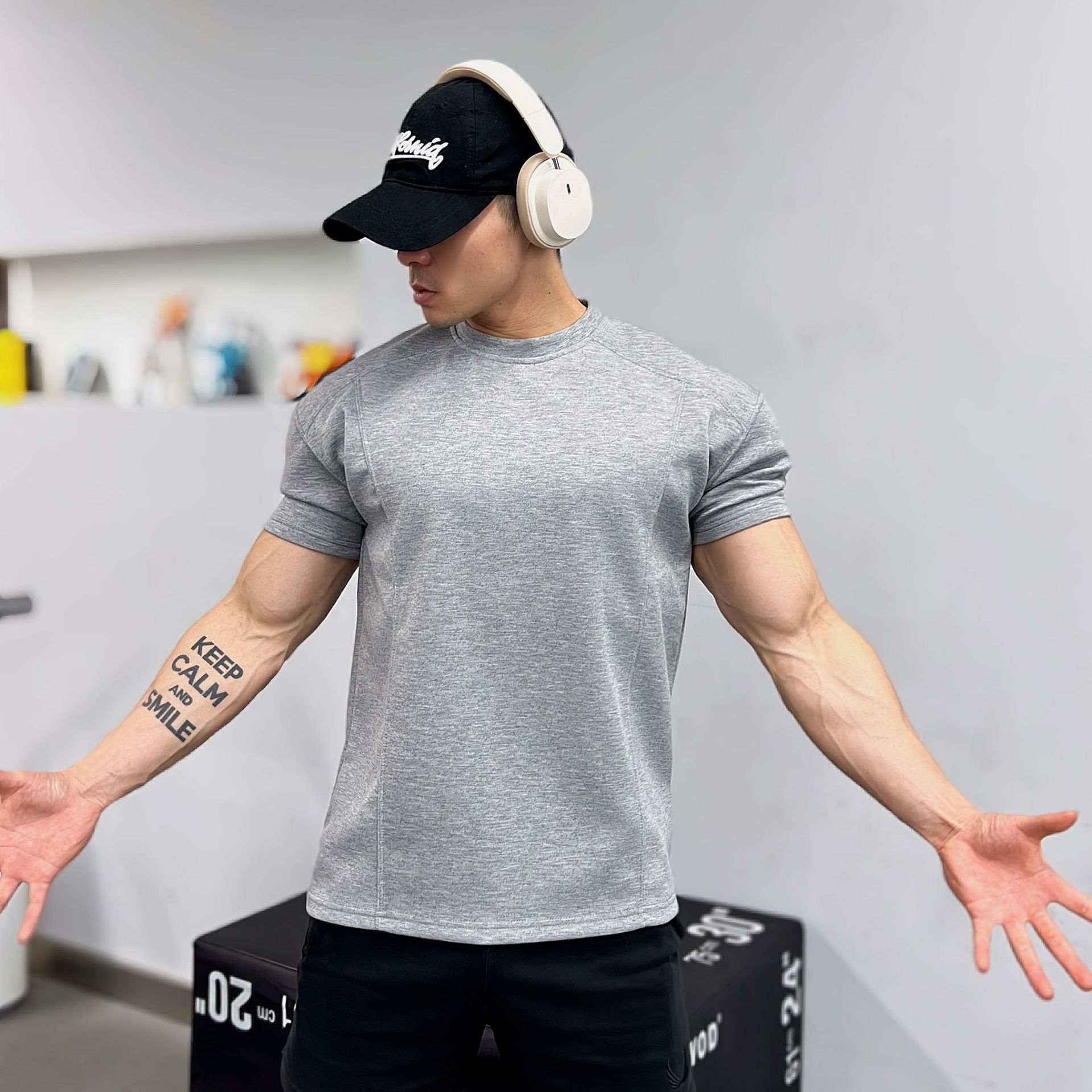 High quality Autumn men long sleeved T-shirt Fashion sport Round Collar fitness running mesh Breathability Training t-shirt men