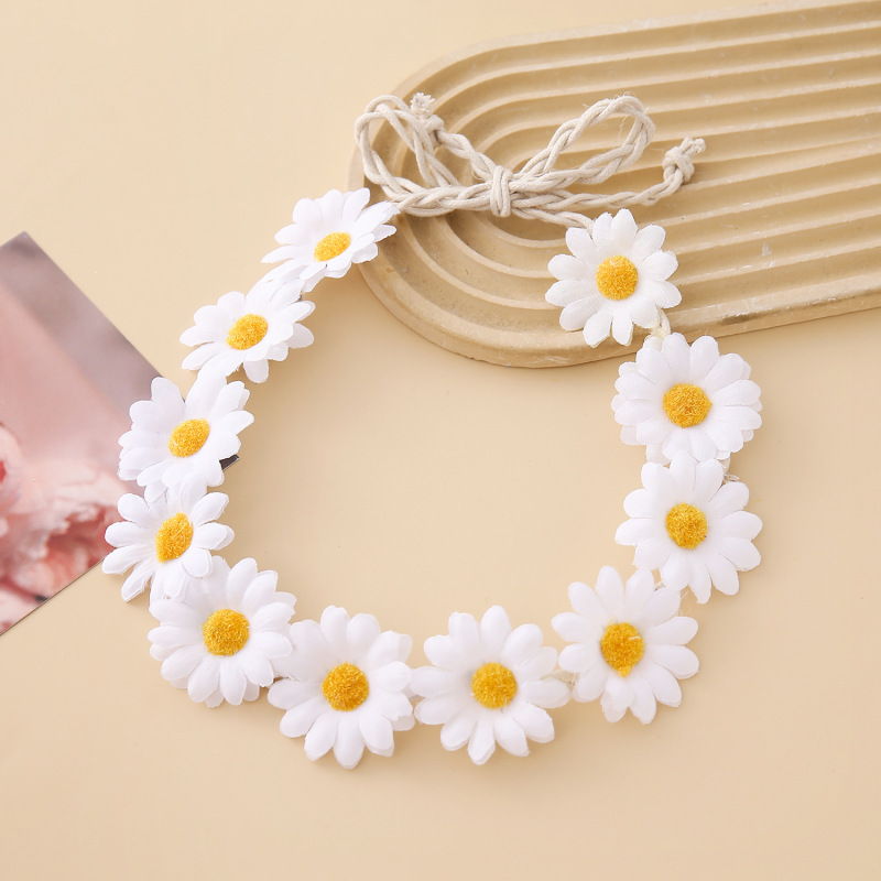 女性の女の子のヘアバンドは11輪の花の頭を編んで小さい太陽の花を持って旅行します。|undefined