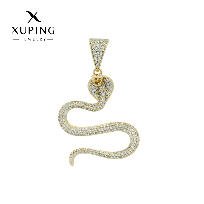 Xuping Europa y los Estados Unidos micro incrustados con circonio personalidad de moda animal cobra colgante de zinc collar fabricantes de suministro
