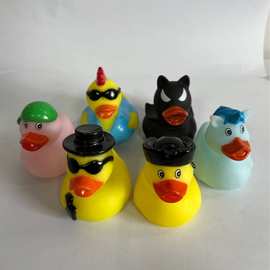 厂家直销多款式外贸戏水捏捏叫小黄鸭搪胶玩具卡通益智儿童鸭子