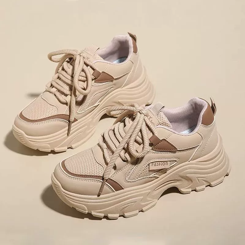 Корейская версия новых женских кроссовок на толстой подошве с сетчатым верхом для увеличения роста, весенние 2025, студенческие низкие белые кроссовки, повседневная обувь