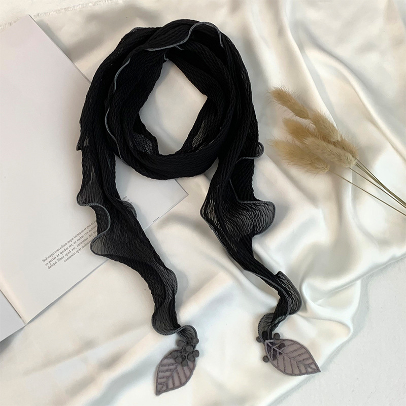 Bufanda triangular babero femenino nuevo estilo bufanda de seda plisada de todo fósforo sentido de alta calidad colgante de hoja pequeña bufanda de cuello bufanda decorativa