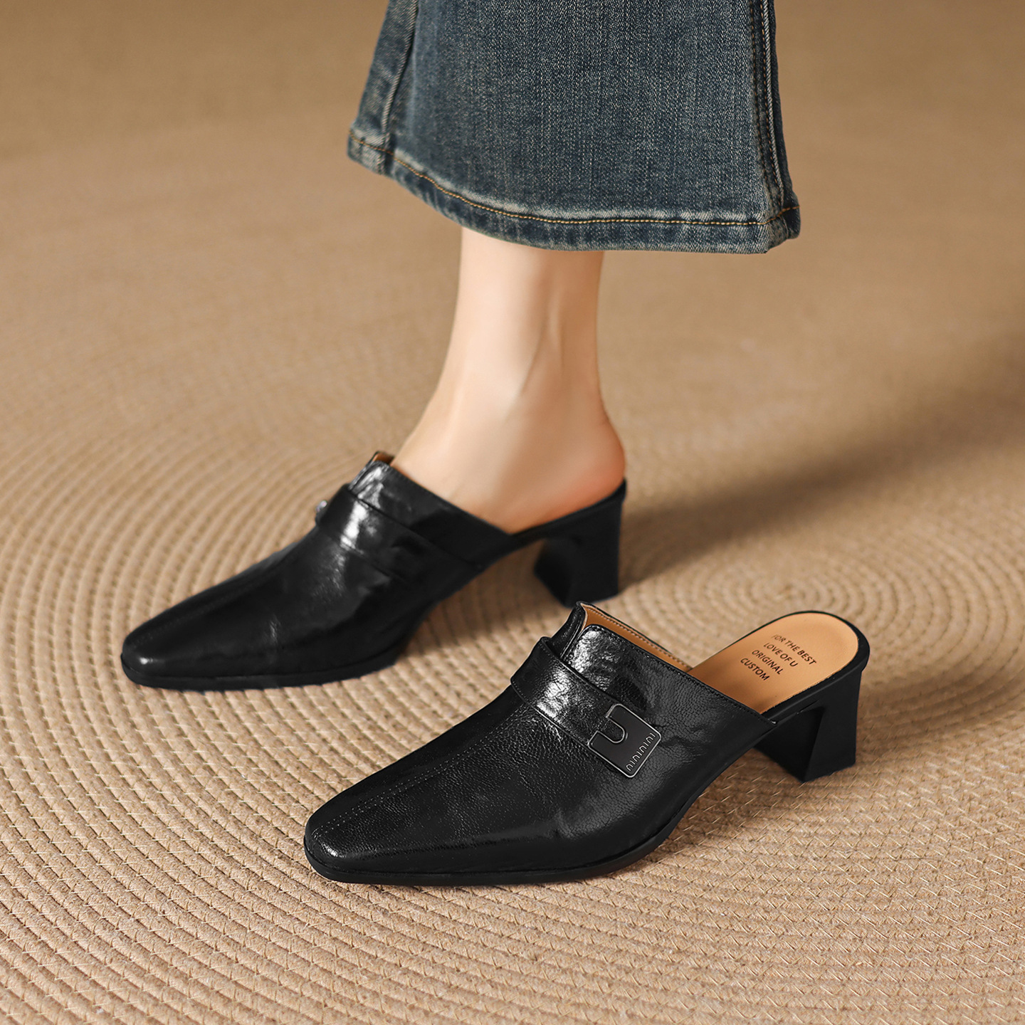 Dép sandal cao gót nữ mũi nhọn quai ngang da dê gót thô 5 cm — đen