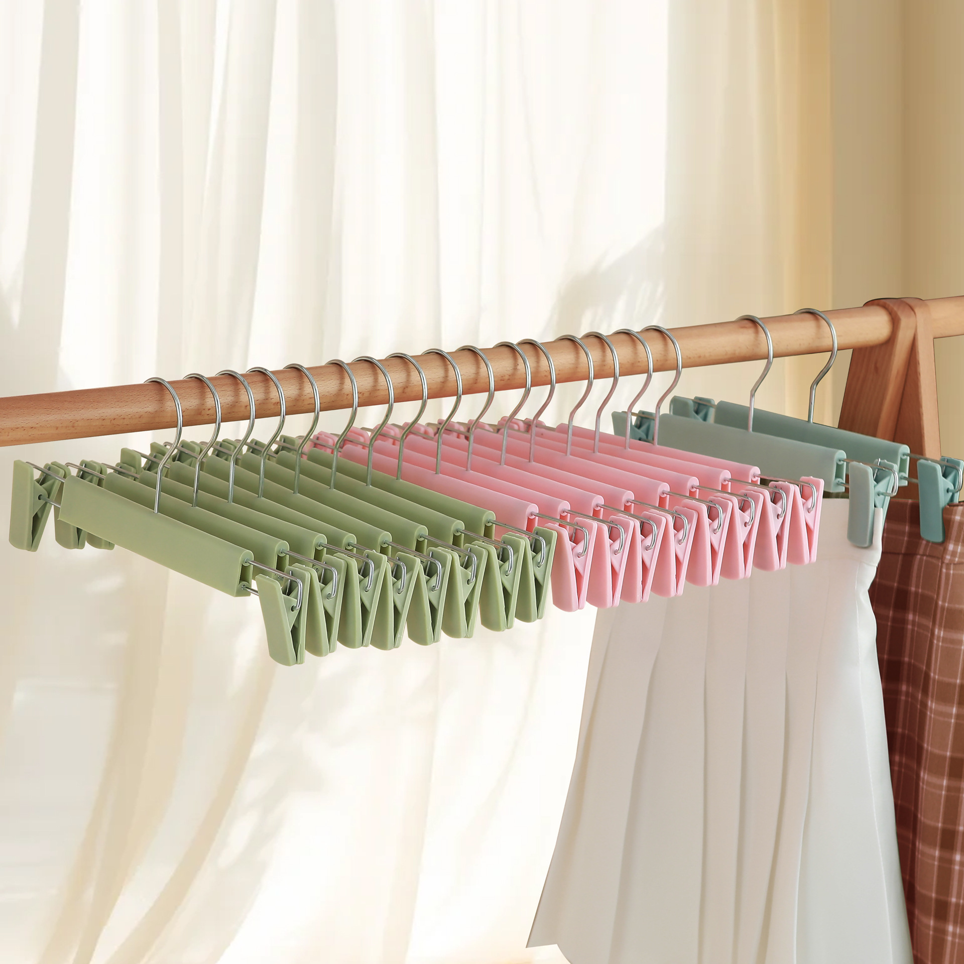 Fuerte sin costuras pantalones esmerilados clip de rack JK pantalones clip de ropa de secado hogar estudiante percha pantalones clip de plástico al por mayor