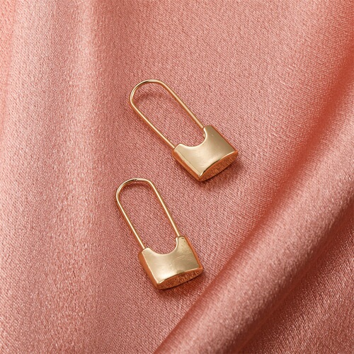 Korean simple paperclip earrings, fashionable and creative metal geometric pin earrings, European and American cross-border personalized earrings for women