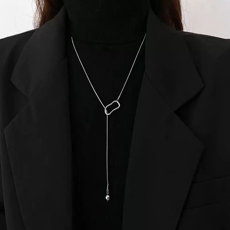 Collar minimalista metálico estilo nórdico