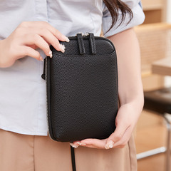 夏のファッションはシンプルです。